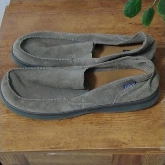 Patagonia flip flops sz 15 color gray in good condition